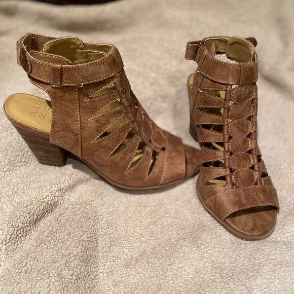 Naturalizer | Shoes | Naturalizer Talan Sandal In Cognac 65 | Poshmark